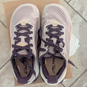 NEW Altra Women's Olympus 6